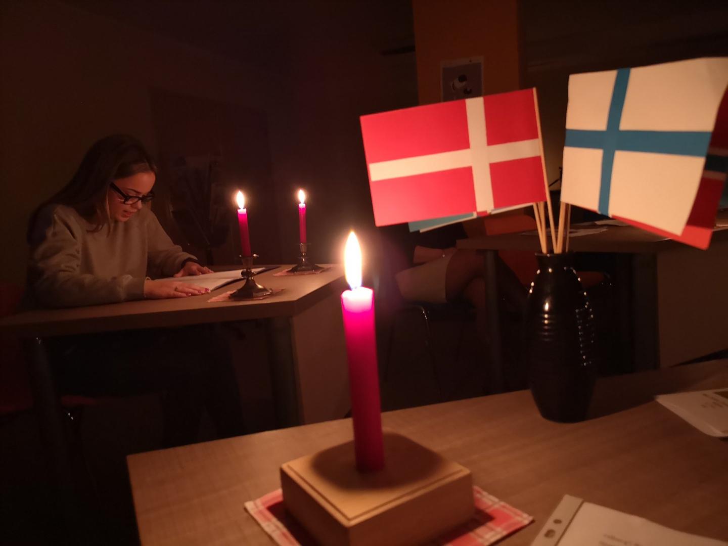 Ääneenlukua kynttilän valossa